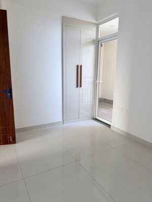 Room in 3 BHK Apartment at Sector 82 – for Rent