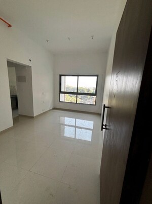 Room in 2 BHK Apartment at Kalpataru Immensa B, Kolshet Road – for Sale