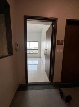 Room in 2 BHK Apartment at Kalpataru Immensa B, Kolshet Road – for Sale