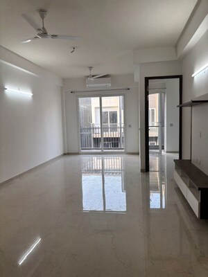 Room in 3.5 BHK Apartment at Smart World Orchard, Sector 61 – for Sale