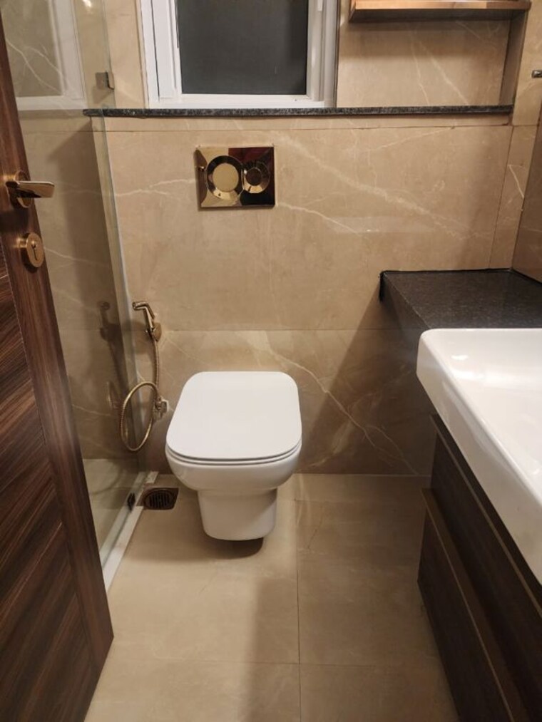 Bathroom, smart-world-orchard 3.5 Bedroom 1680 Sq.Ft. Apartment In Sector 61 Gurgaon 10392741