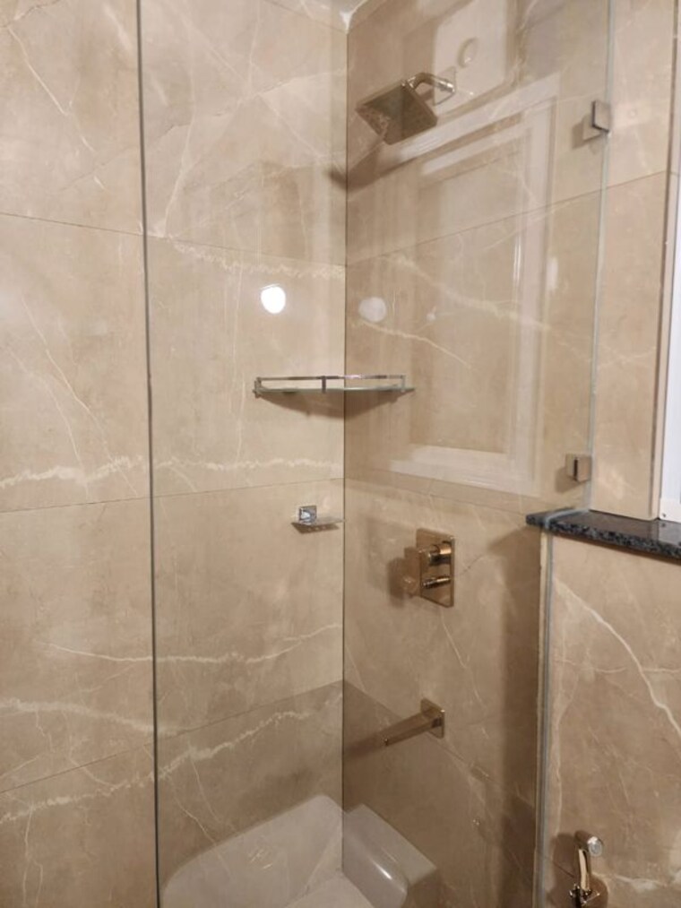 Bathroom, smart-world-orchard 3.5 Bedroom 1680 Sq.Ft. Apartment In Sector 61 Gurgaon 10392741