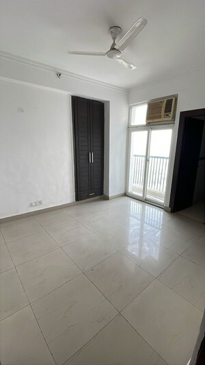 Room in 3 BHK Apartment at Nimbus The Hyde park, Sector 78 – for Rent
