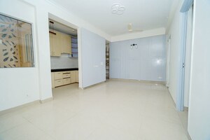 Room in 2.5 BHK Apartment at JM Florance, Tech Zone 4 Greater Noida – for Sale