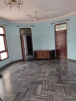 4 BHK Builder Floor For Rent in Saket