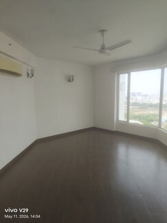 3 BHK + Servant Room Apartment For Rent in Suncity Heights