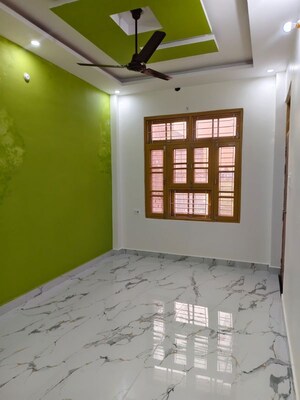 Room in 2 BHK Independent House at Jankipuram Vistar – for Rent