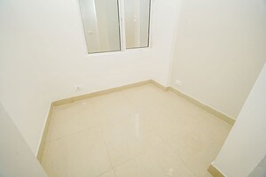 Room in 2.5 BHK Apartment at Nirala Greenshire Phase II, Sector 2 Greater Noida – for Sale
