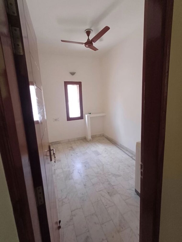 Bathroom, apna-enclave 4 Bedroom 500 Sq.Ft. Builder Floor In Sector 4 Gurgaon 10392834
