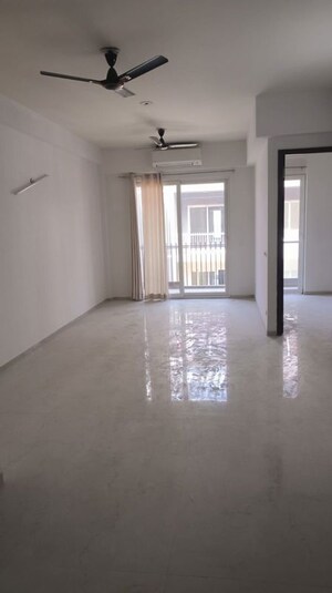 Room in 3 BHK Apartment at Smart World Orchard, Sector 61 – for Rent