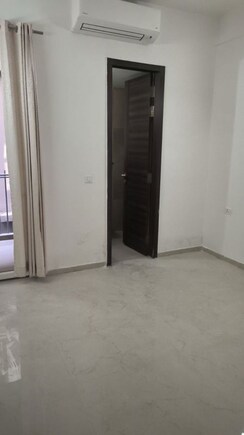 3 BHK + Basement Apartment For Rent in Smart World Orchard