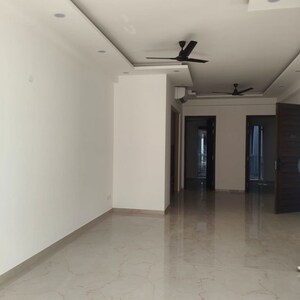 Room in 3 BHK Apartment at Smart World Orchard, Sector 61 – for Rent
