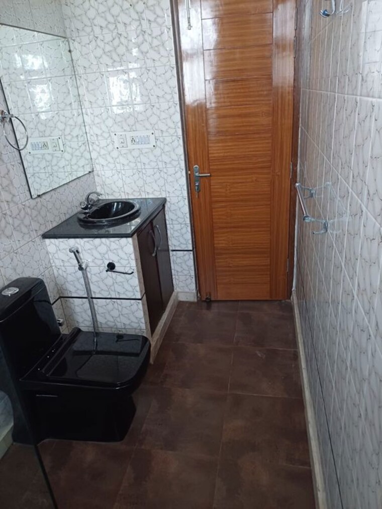 Bathroom, ahmed-enclave 3 Bedroom 300 Sq.Ft. Builder Floor In Dasna Ghaziabad 10392909