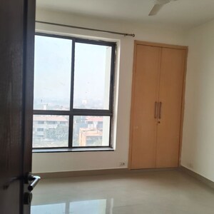 Room in 3 BHK Apartment at Unitech The Residences Sector 33, Sector 33 – for Rent