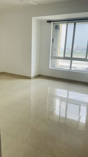 Room in 3 BHK Apartment at Jaypee Greens Kalypso Court, Sector 128 – for Rent