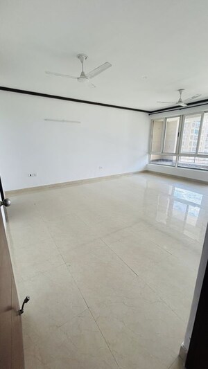 Room in 3 BHK Apartment at Jaypee Greens Kalypso Court, Sector 128 – for Rent