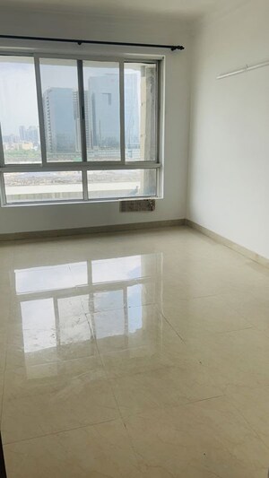 Room in 3 BHK Apartment at Jaypee Greens Kalypso Court, Sector 128 – for Rent