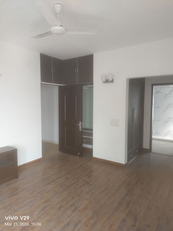 4 BHK + Pooja Room,Servant Room,Store Room 7500 Sq.Ft. Apartment in DLF The Camellias