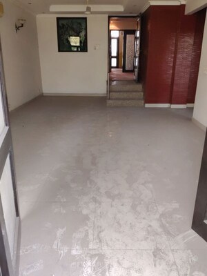 Room in 3 BHK Builder Floor at Greater Kailash ii – for Rent