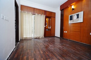 Room in 2.5 BHK Apartment at Apex Athena, Sector 75 – for Sale