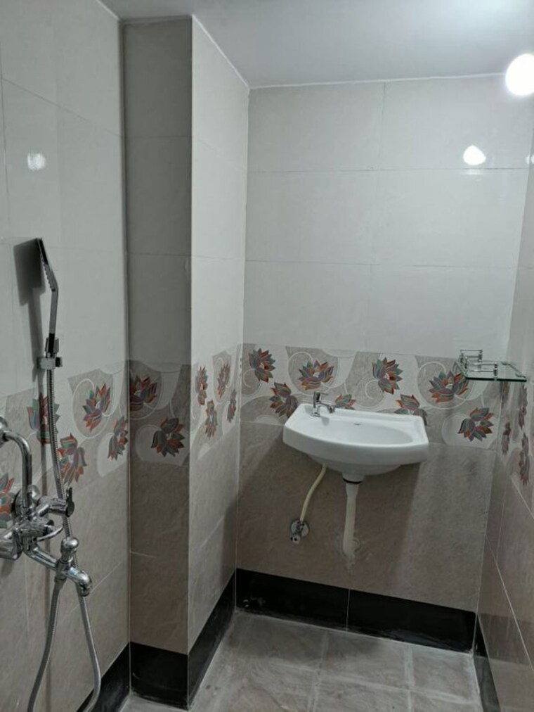 Bathroom, powai-cosmopolitan-chs 2 Bedroom 900 Sq.Ft. Apartment In Powai Mumbai 10393063