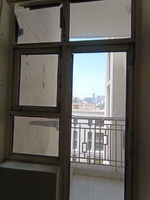 Room in 2 BHK Apartment at Shree Vardhman Mantra, Sector 67 – for Rent