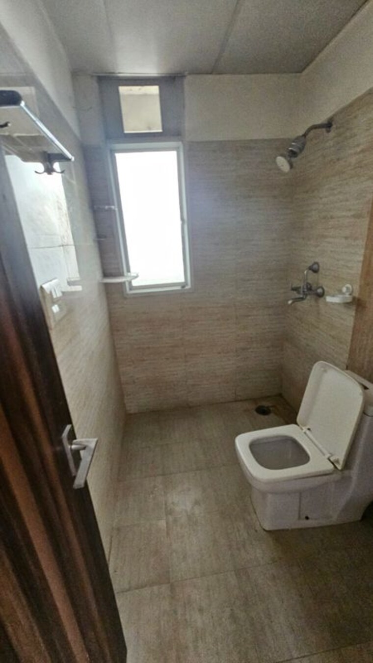 Bathroom, nirala-world-estate-i 2.5 Bedroom 955 Sq.Ft. Apartment In Tech Zone 4 Greater Noida Greater Noida 10393127