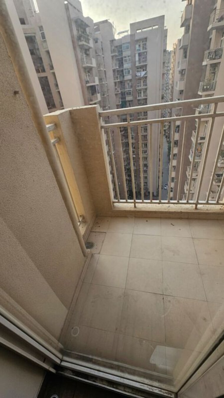 Balcony, nirala-world-estate-i 2.5 Bedroom 955 Sq.Ft. Apartment In Tech Zone 4 Greater Noida Greater Noida 10393127