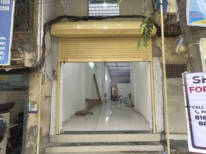  Shop For Rent in Kandivali West