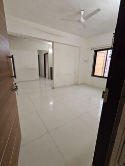 2 BHK Apartment For Rent in MAK Krish Avenue