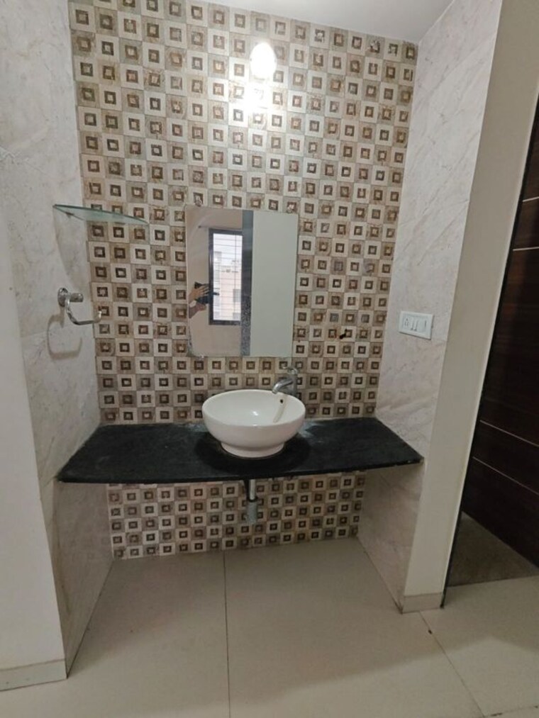 Bathroom, mak-krish-avenue 2 Bedroom 720 Sq.Ft. Apartment In Wakad Pune 10393166