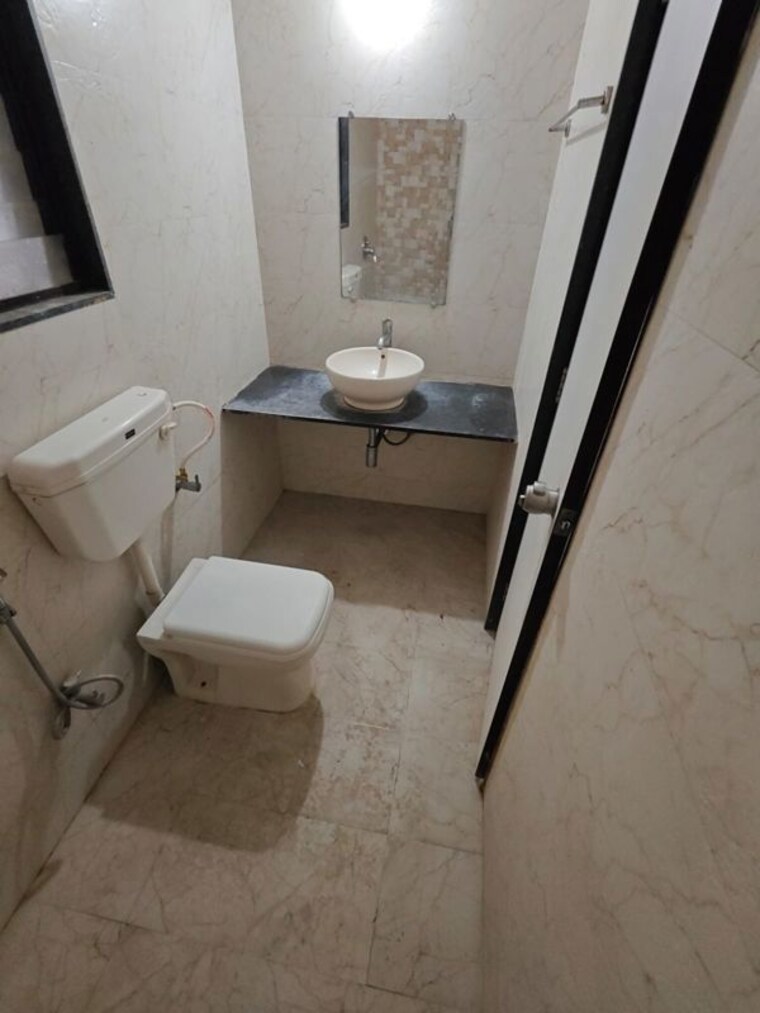 Bathroom, mak-krish-avenue 2 Bedroom 720 Sq.Ft. Apartment In Wakad Pune 10393166
