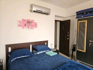 Bedroom in 1 BHK Apartment at Dadar East – for Rent