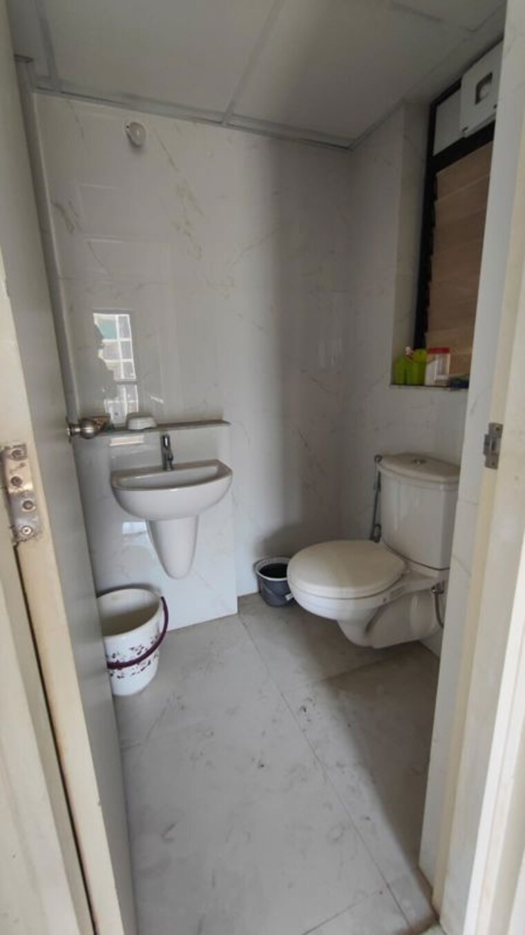 Bathroom, runwal-gardens-phase-2 1.5 Bedroom 505 Sq.Ft. Apartment In Dombivli East Thane 10393101