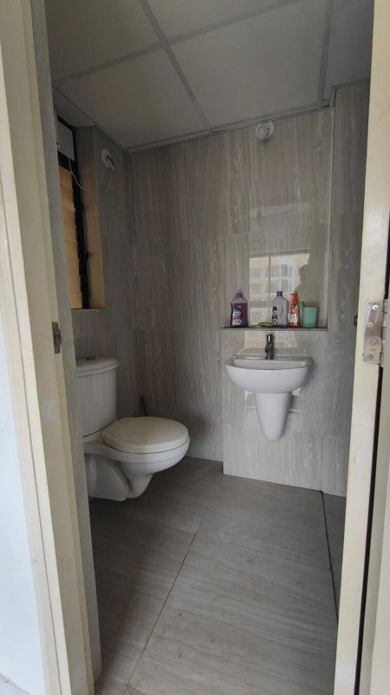 Bathroom, runwal-gardens-phase-2 1.5 Bedroom 505 Sq.Ft. Apartment In Dombivli East Thane 10393101