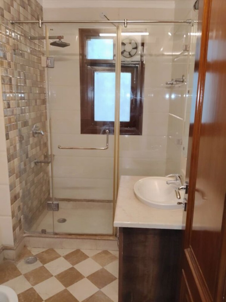 Bathroom, greater kailash ii 3 Bedroom 2250 Sq.Ft. Builder Floor In Greater Kailash ii Delhi 10393211