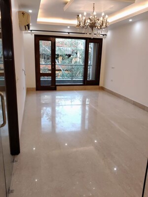 Room in 3 BHK Builder Floor at Greater Kailash ii – for Rent