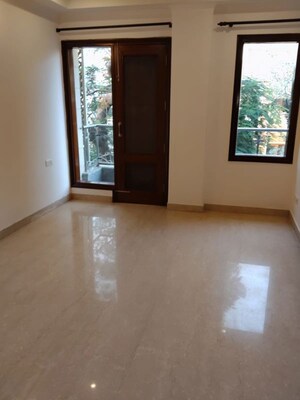 Room in 3 BHK Builder Floor at Greater Kailash ii – for Rent