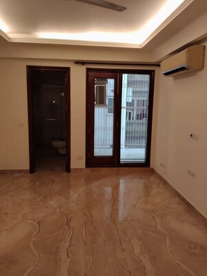 Room in 3 BHK Builder Floor at Greater Kailash ii – for Rent