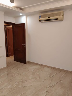 Room in 3 BHK Builder Floor at Greater Kailash ii – for Rent