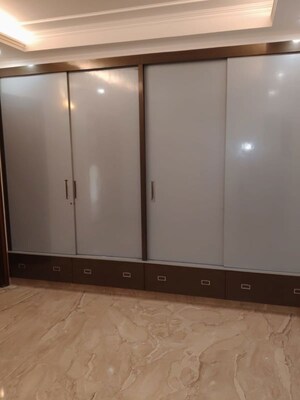 Room in 3 BHK Builder Floor at Greater Kailash ii – for Rent