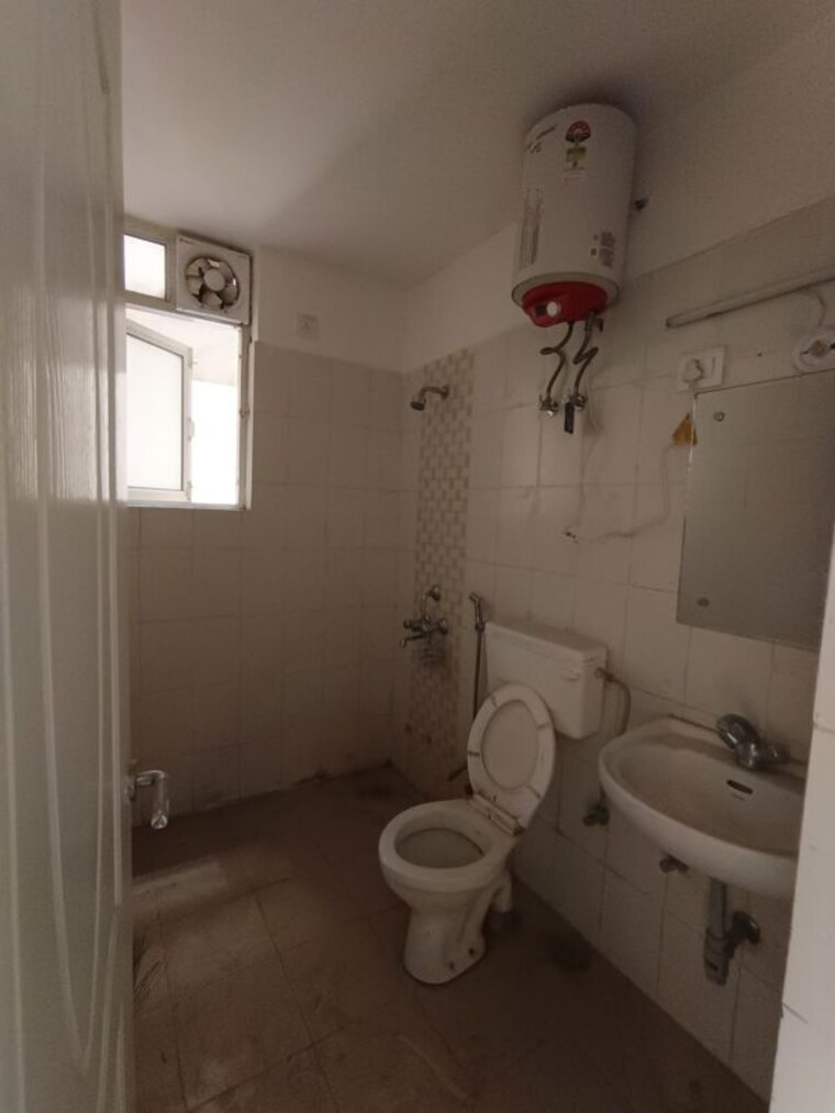 Bathroom, shree-vardhman-mantra 2 Bedroom 900 Sq.Ft. Apartment In Sector 67 Gurgaon 10393216