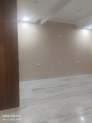 Room in 4 BHK Builder Floor at DLF Hyde Park, South Mullanpur – for Rent