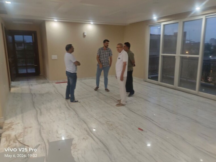  Parking, dlf-hyde-park 4 Bedroom 2500 Sq.Ft. Builder Floor In South Mullanpur Chandigarh 10393236