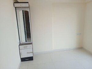 Furnished Amenities in 1 BHK Apartment at Bindra Complex, Andheri East – for Rent