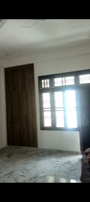 Room in 3 BHK Independent House at Gosainganj – for Sale