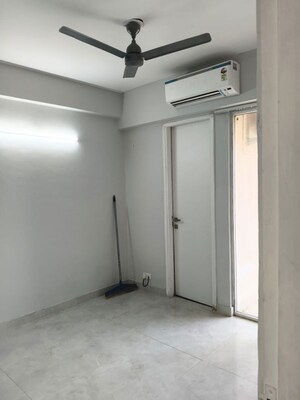 Room in 2.5 BHK Builder Floor at Smart World Orchard, Sector 61 – for Rent