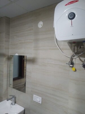 Bathroom in 1 RK Independent House at Old Dlf – for Rent