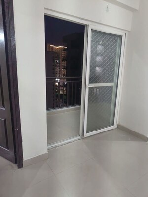 Room in 2 BHK Apartment at Aims Golf Avenue II, Sector 75 – for Rent