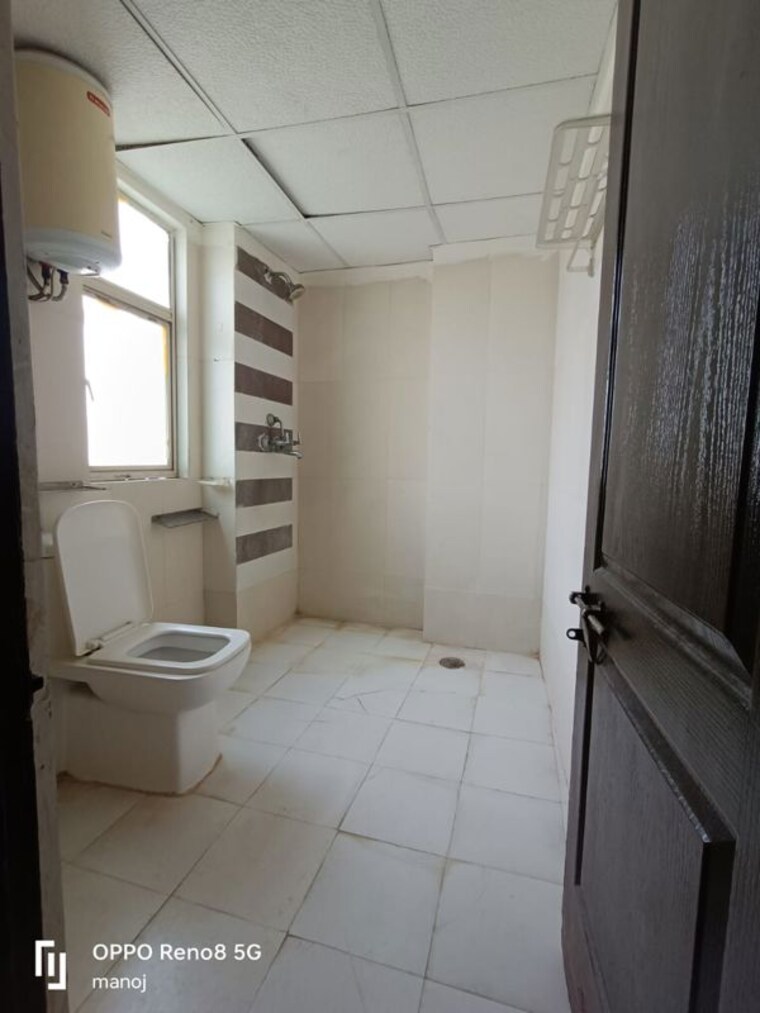 Bathroom, maxblis-white-house 3 Bedroom 1500 Sq.Ft. Apartment In Sector 75 Noida 10393445